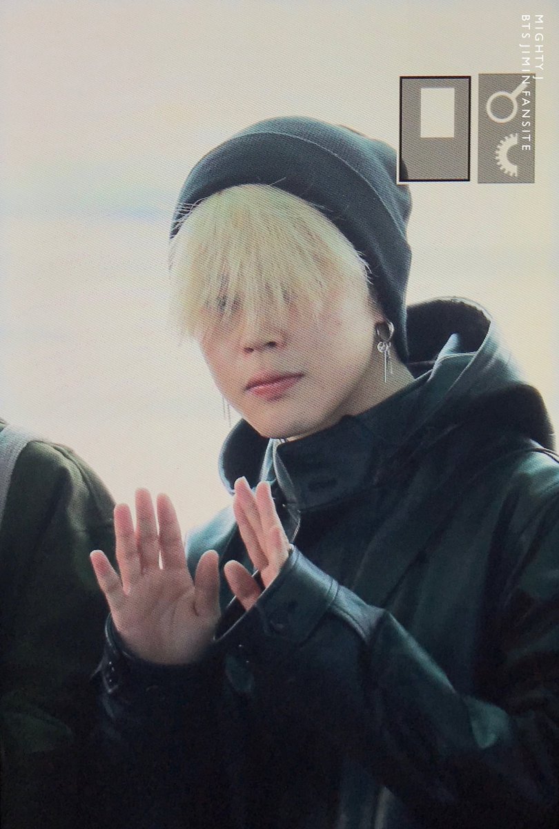 mighty_jimin's tweet photo. 190209 인공출국 #지민 #JIMIN 요리조리 인사두 챱챱 👋🏻👋🏻 https://t.co/ZqCrYwowgy