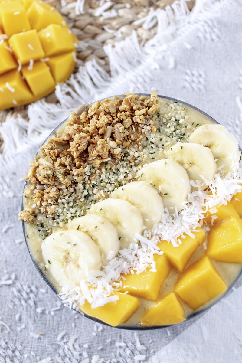 raw_sunshine's tweet photo. Maui Smoothie Bowl. 🍍

We may be stuck in the cold Midwest right now, but this Maui Smoothie Bowl has us dreaming of Hawaiian sun and sand. 🥥

Recipe: https://t.co/IFgq49BJqx https://t.co/NotyYzDxvs