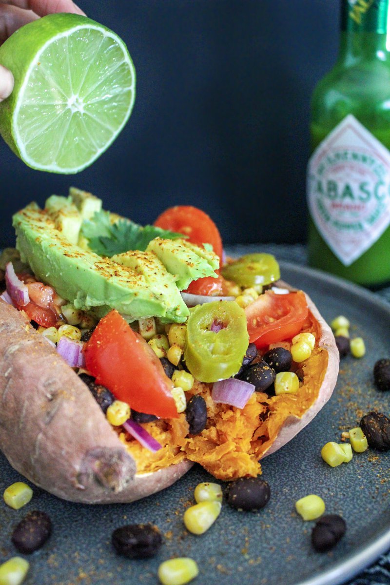 raw_sunshine's tweet photo. Southwest Loaded Sweet Potato. 🌶

With a squeeze of Fresh Lime Juice &amp; some Tabasco Jalapeño Hot Sauce, this dish is super filling, and packed with bright, bold flavor. 

Recipe: https://t.co/scQ0NKpo2N https://t.co/G5TwU4brc5