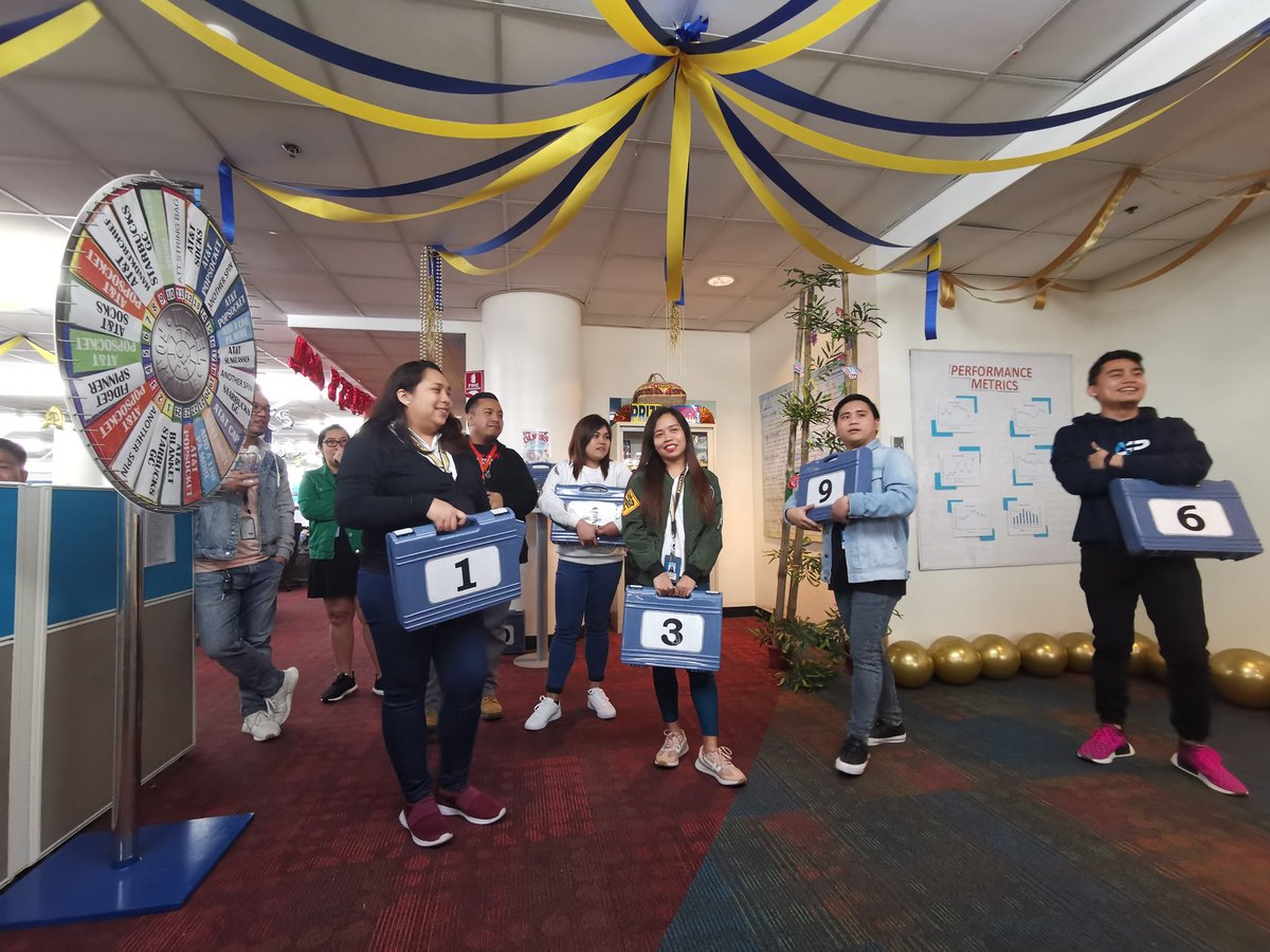 bashanism13's tweet photo. Deal or No Deal: Team Colynne 🙈 Congratulations for winning 
Php 300 😂

@SykesMNLWarrior @mb7803 @weberanj @carawfields @anthonyetuggle 

#FieldsFam #TuggleNation
#BestYearEver https://t.co/TssljFxUYS