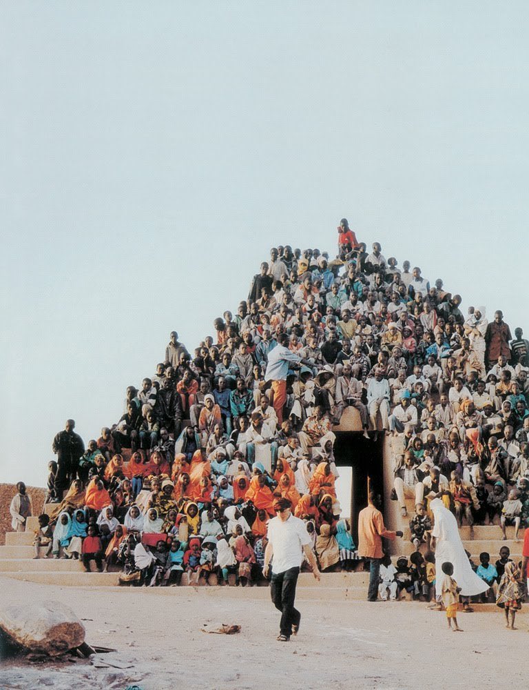 birdson6's tweet photo. #Makaranta,l'école est située sur une colline&offre une belle vue de la nature du #sahara et la ville d’#Agadez- #Niger. Elle est venteuse, fraîche&magnifique. C’est une sculpture cinétique pyramidale ou + de 500 enfants viennent chercher le savoir coranique. #architect @notvital https://t.co/OvIfHAEMWc