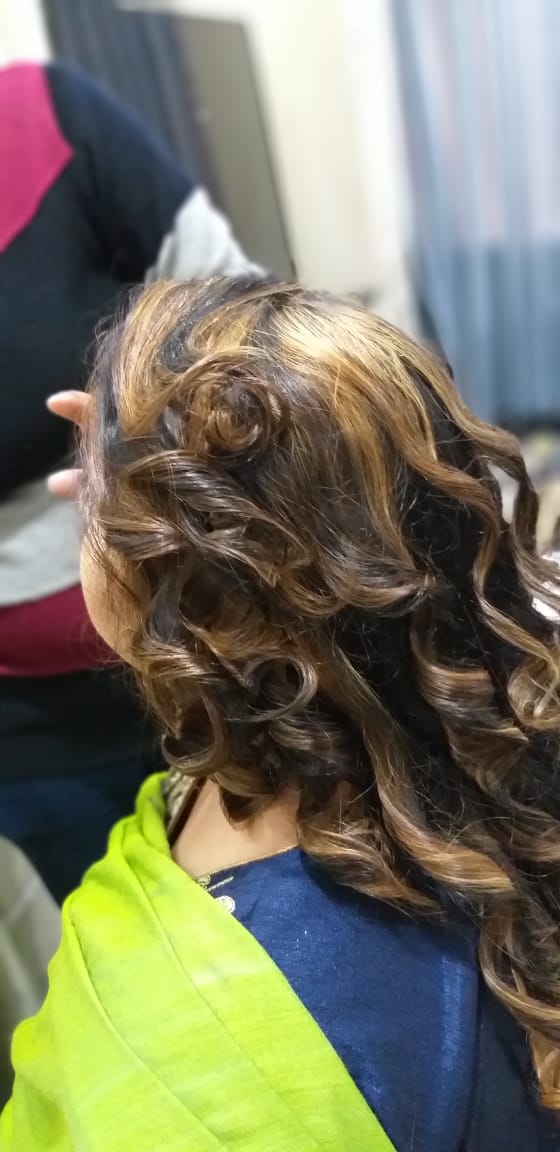 ABSBySwati's tweet photo. #PartyMakeup | #HairstyleLove 
Life is not perfect but you hairstyle can be. Book Your Beautiful | Party-makeup | Book your appointment for Makeup &amp; #Hairstyles  #Wedding ,#engagement

Makeup Artist | Swati &amp; Rashi  #AgraBrideStudio By #ABSBySwati  Call ☎️9690968917, 6396617446 https://t.co/wGltQj5VUM