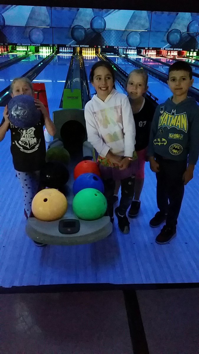 shona_ashman's tweet photo. I met up with my friend and her 2 girls 4 Anya's Birthday and the kids played 2 games of Bowling ๐ณ #8tomorrow #growingup #funafternoon https://t.co/dgeSXNn04B