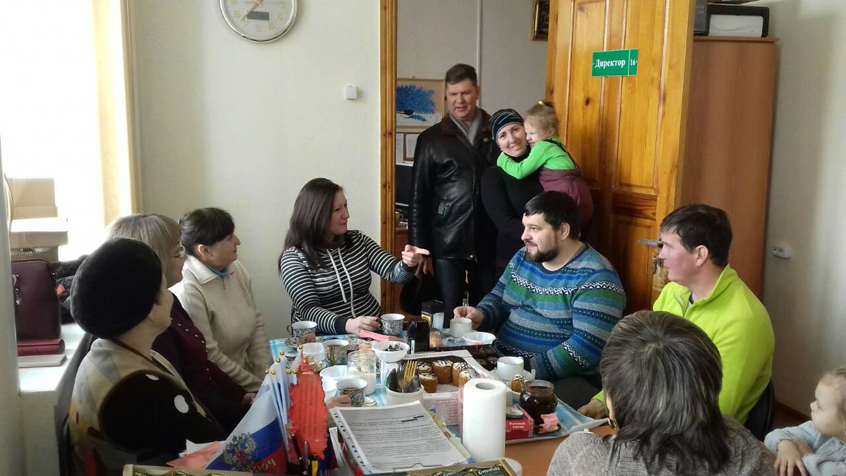 <a href="/Rudakov_i_a/">Рудаков Игорь Александрович</a> У нас в Зубчаниновке тоже субботник в разгаре. Жителей все прибавляется и прибавляется. Греемся чаем с плюшками) Отдельное спасибо местным предпринимателям- лопатам помогают 2 фронтальных погрузчика!) <a href="/ov_safonova/">Ольга</a> @mLUGkUCbK7lG0h3