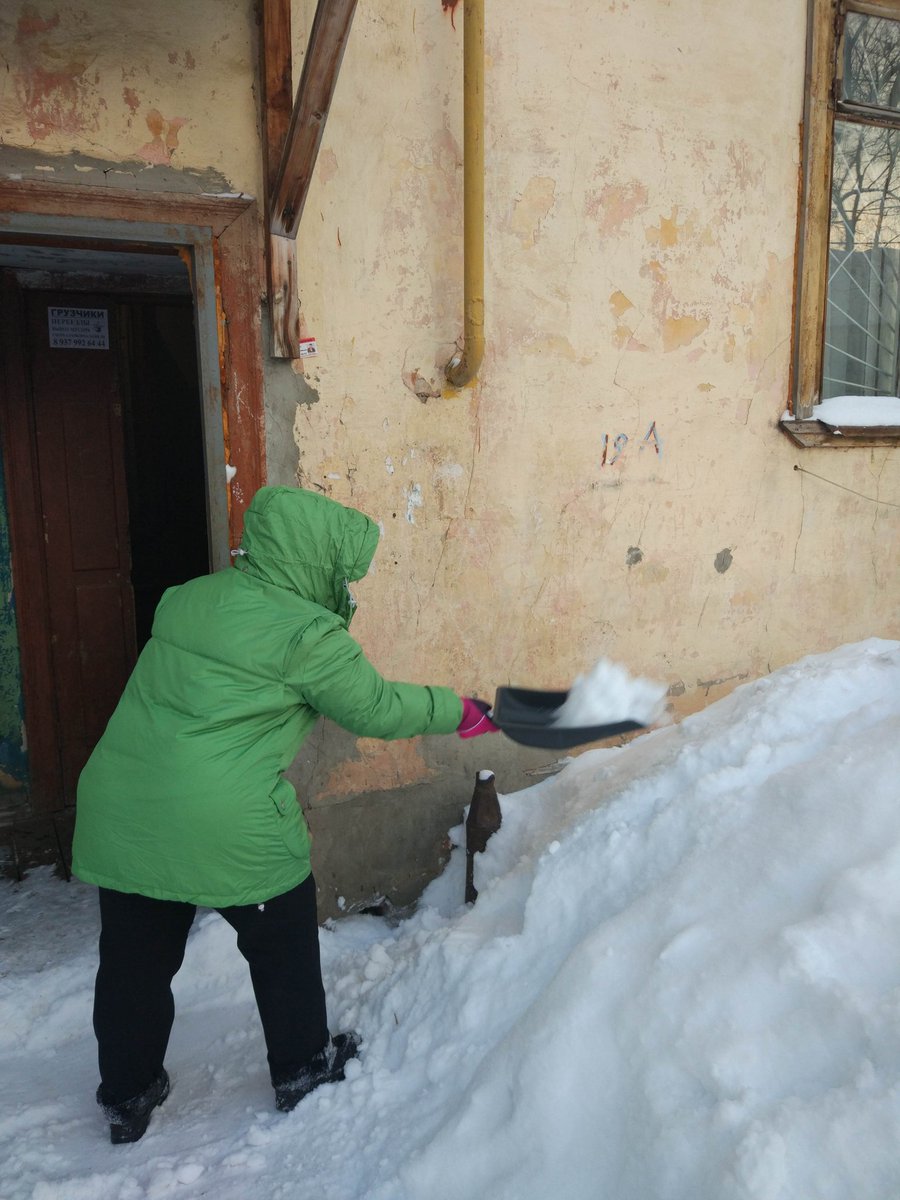 Жители ул.Карачаевской воодушевленно откликнулись на призыв <a href="/D_Azaroff/">Дмитрий Азаров</a> и спозаранку, вооружившись энтузиазмом и лопатами, очистили от снега придомовую территорию. <a href="/Rudakov_i_a/">Рудаков Игорь Александрович</a>
<a href="/adm_kir63/">Администрация Кировского района</a> <a href="/ov_safonova/">Ольга</a>