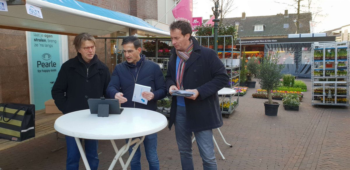 Moeite met het invullen van het verkeersonderzoek Huizen? Wethouders Boom en Hoelscher helpen tot 11 uur op de markt.