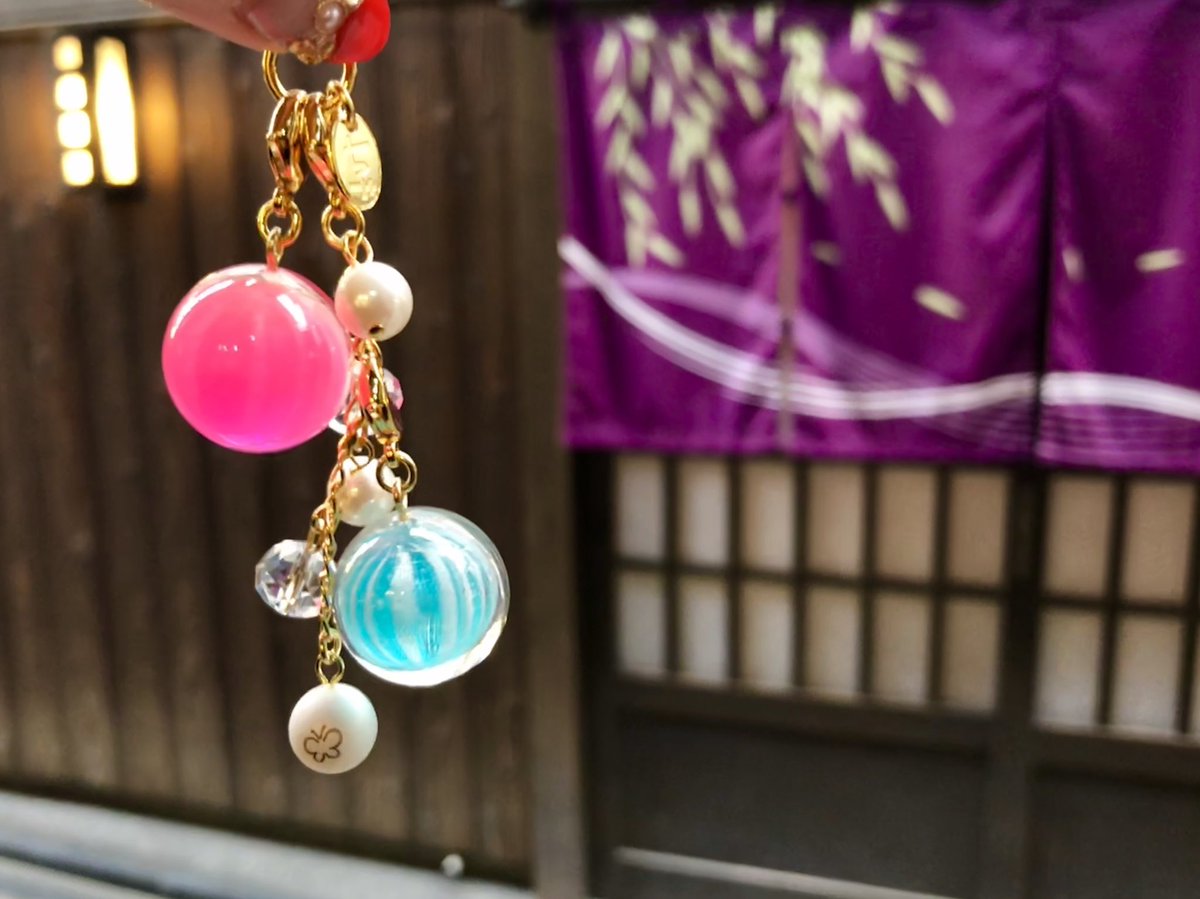 Nanaco Plus 京都本店 Ar Twitter 飴チャーム 連パーツの定番カスタマイズにさらに飴チャームをひとつプラス 簡単にボリュームのあるキラキラキーホルダーが完成です もちろん飴チャームのカラーは自由に選べるので 自分だけのオリジナルを作ってみてくださいね