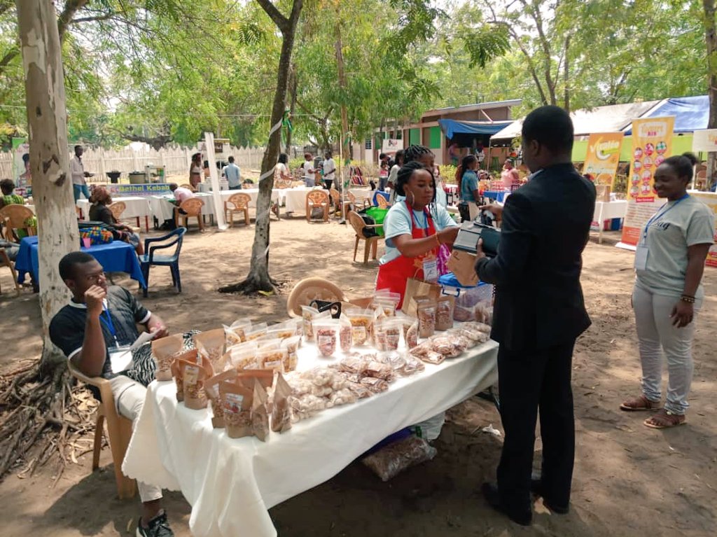 faiejtogo's tweet photo. #ChomZozo Party, les produits #agroalimentaires du @denyigban étaient en partage ce vendredi à la Vitrine @FAO. Félicitations à Chom Factory et aux entrepreneurs #Togo-lais.😺
@TankoTimatii @LodonouA  @madeintogo_com et Vive l' #entrepreneuriat https://t.co/ricG8eLAs3