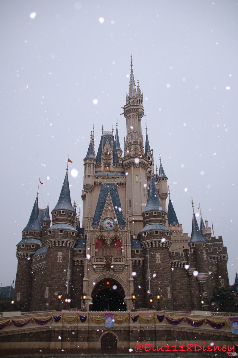 Elu No Twitter 雪降る東京ディズニーランド シンデレラ城とパートナーズ像 Disney Tdl Tokyodisneyland Disneyparks 雪景色 シンデレラ城 パートナーズ像