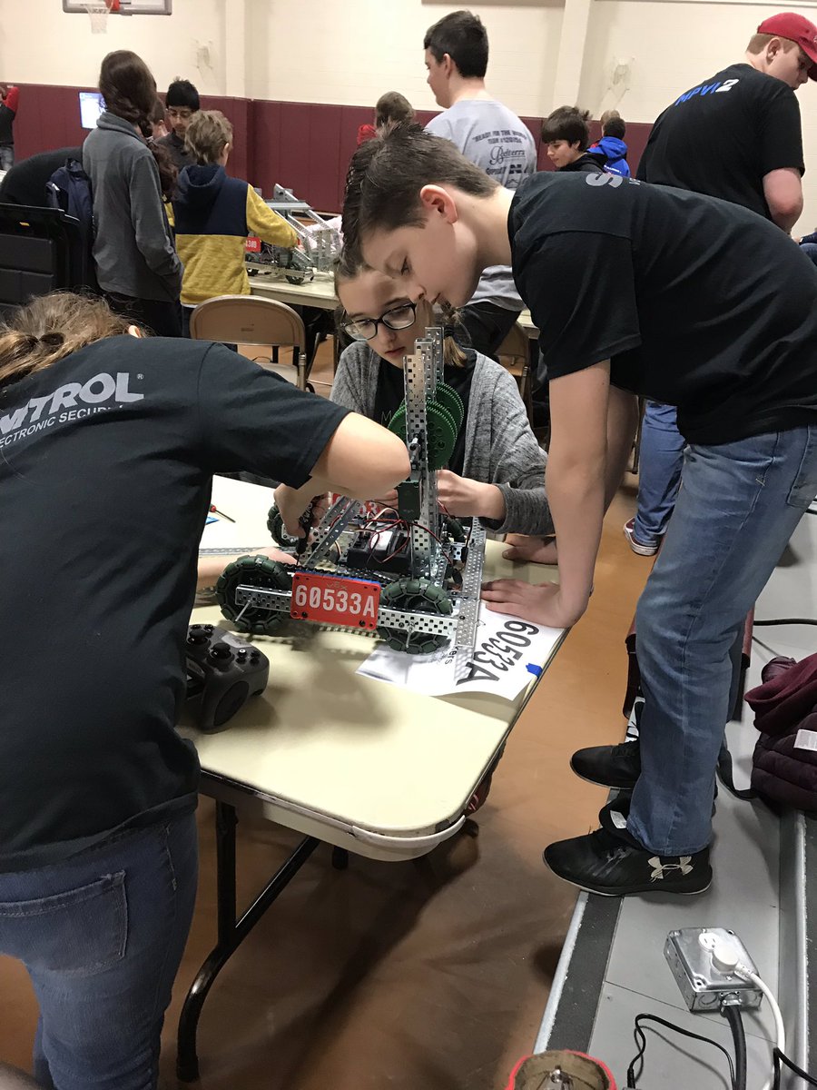 AnnaEndris's tweet photo. EWMS Robotics getting ready to compete! Let’s go Tangled Wires and Circuit Breakers!  #EWAUBU #VEX #robots https://t.co/aCuoX9mbBh