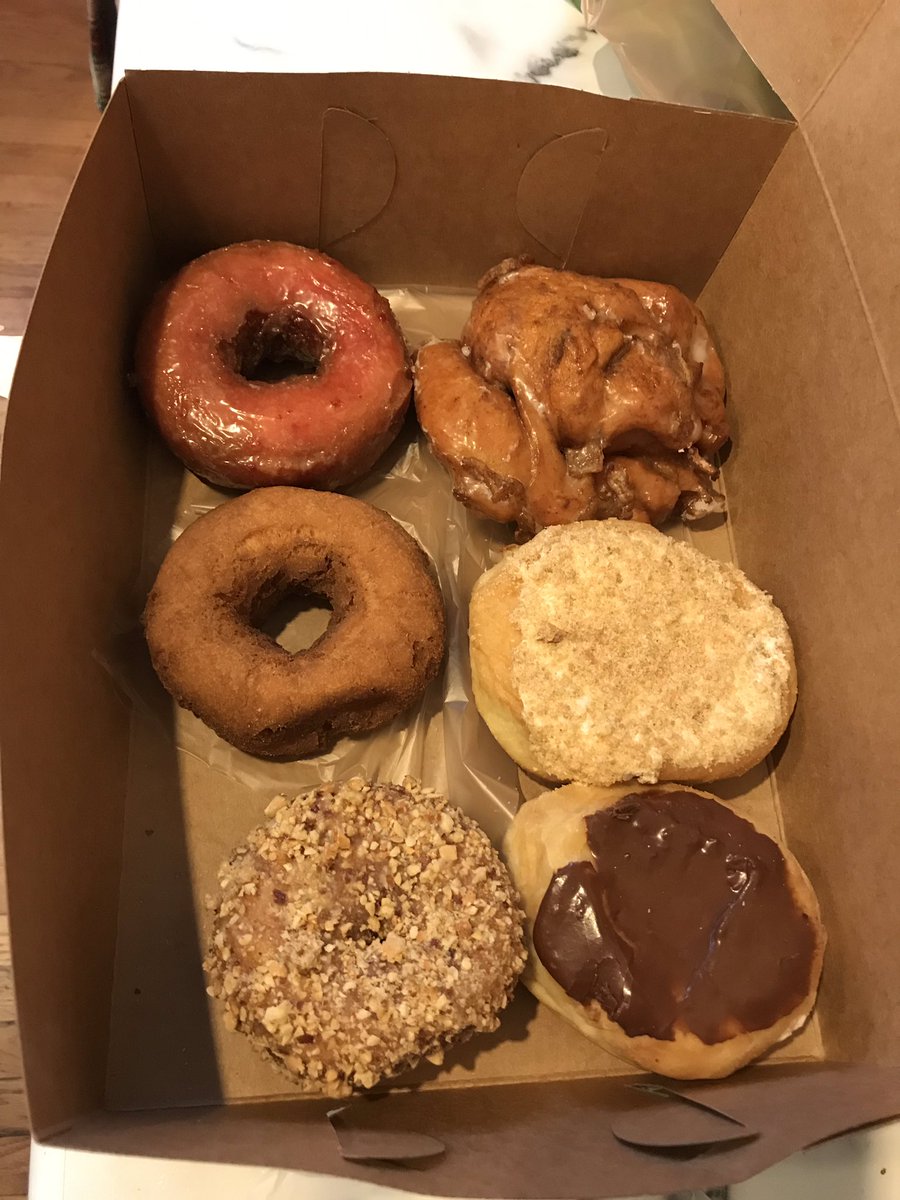 DJOlliewood's tweet photo. Had to get some Dilla donuts. #jdillaweekend https://t.co/IgJVNJHI7y