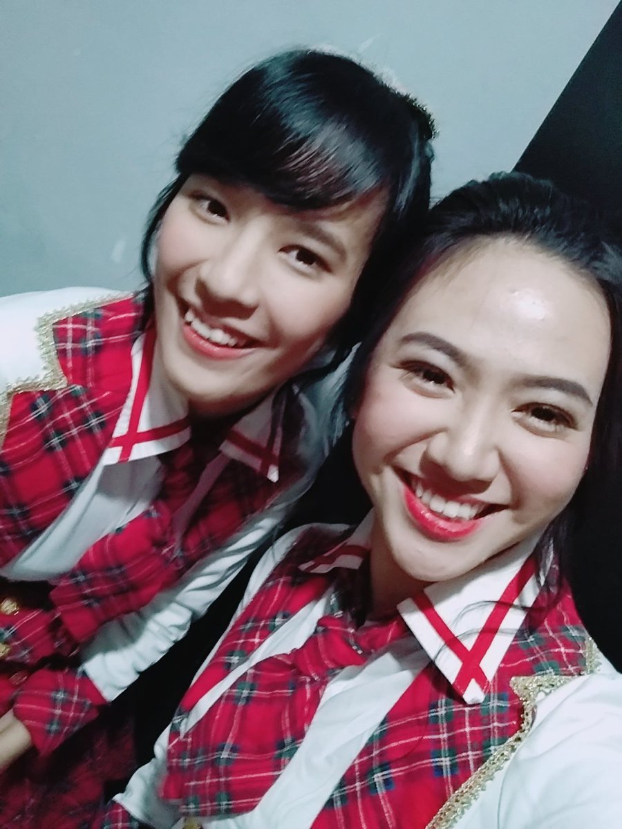 BeShan_an's tweet photo. "aku lagi ya yg pegang hpnya" https://t.co/4jZamY0uw7