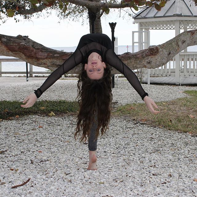 StagelifeHayley's tweet photo. Just hanging out ready to get this weekend started! Hope you have a great one!! 🖤🖤 #positivevibes #positivethoughts #positivelife #dancer #danceclass #dancerlife #danceislife #tinydancer #dancestudio #dancelife #supportdancers #dancerslife #competitiondance #dancefam #dancea… https://t.co/8SgRiY7LIy