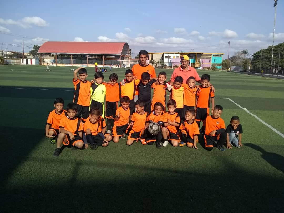 CircuitoCFC's tweet photo. Aquí esta mi Campeón Jose Gregorio Jugador de Futbol con equipo Cafu los rastrojos #Cabudare #Lara @FitnessCircuito https://t.co/aM1ggVqOF4