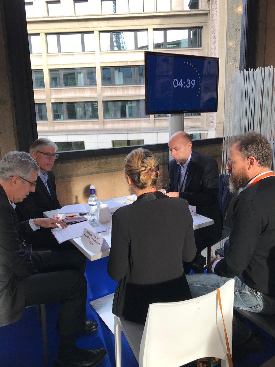 Les échanges entre ⁦<a href="/AnneLaureMorel1/">Anne-Laure Morel</a>⁩  et <a href="/sanofi/">Sanofi</a> ⁦@LeTopFR⁩