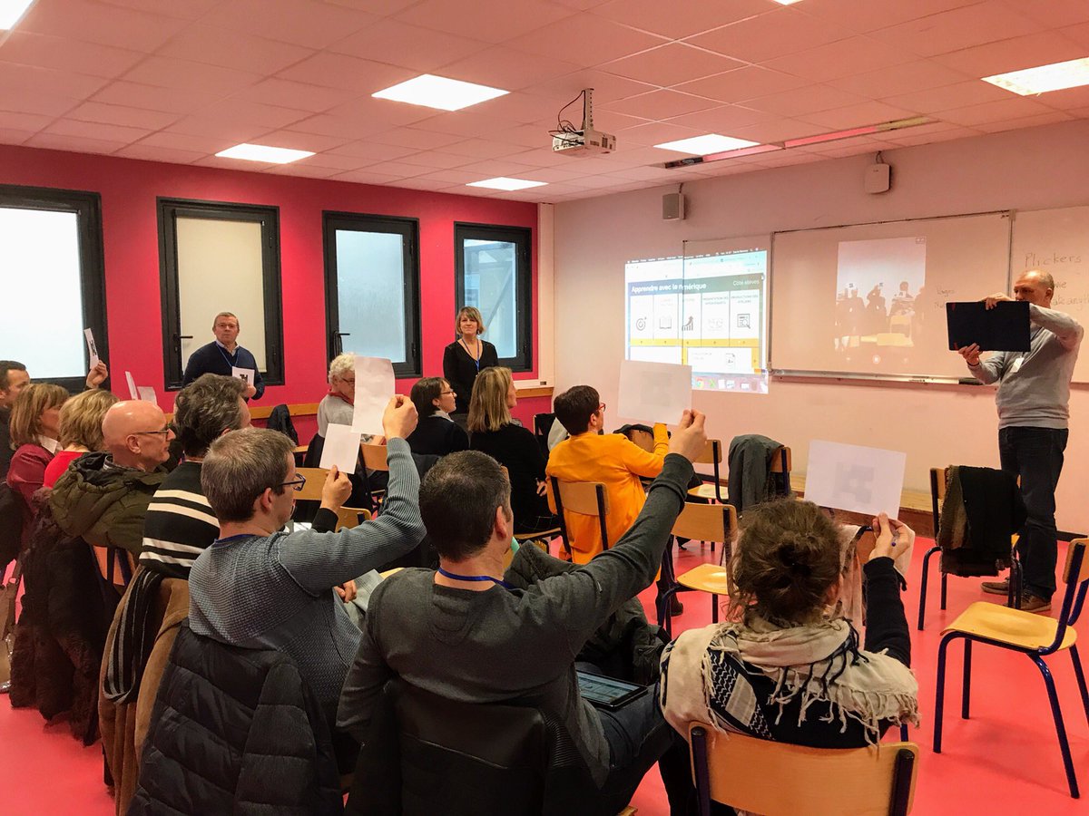 IsabelleSaison's tweet photo. Journée pédagogique pour le réenchantement de l’école #DDEC62
Apprendre avec le numérique côté élèves avec @Pr_Ramery et @tchoulelacroix à Calais #SaintPierre https://t.co/txXVq4RvFc