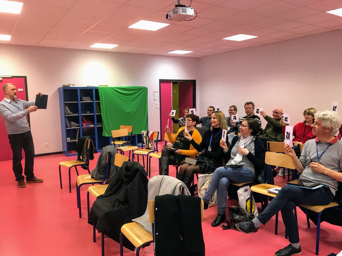 IsabelleSaison's tweet photo. Journée pédagogique pour le réenchantement de l’école #DDEC62
Apprendre avec le numérique côté élèves avec @Pr_Ramery et @tchoulelacroix à Calais #SaintPierre https://t.co/txXVq4RvFc
