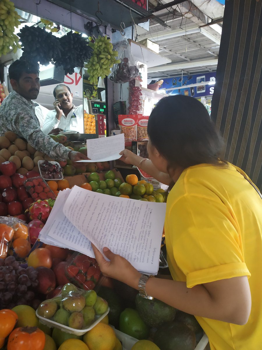 itssitu's tweet image. This girl deserves all the appreciation as she managed to get 70 kannada handwritten notes for #NamoAgain campaign @Nagashreee21 👌

#MODIfying Bhashyam circle today 😊