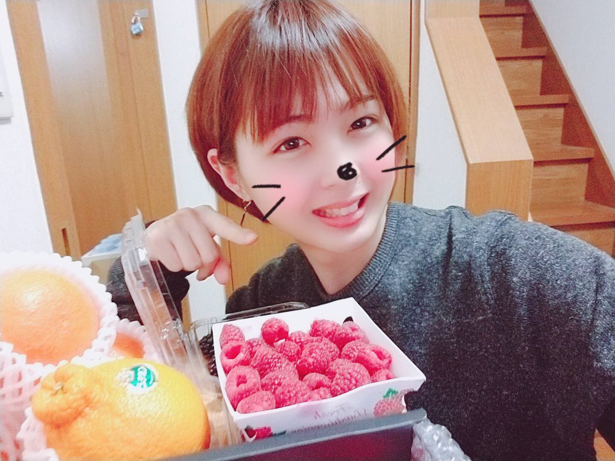 inkungohan's tweet photo. 注文した果物が届きました!
甘くて美味しい(*´艸`*)
美容にビタミンは必須ですね!
#masterberry #いんくん #ファンインソン https://t.co/m0ylYbWpgz
