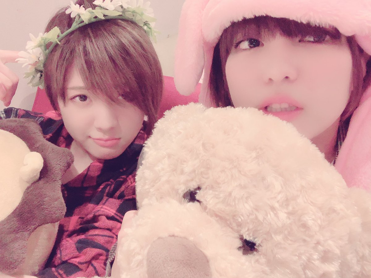 mirai_104's tweet photo. お泊りしてた〜🦊ひたすらゴロゴロして映画4本も観た〜👼🏻 https://t.co/wDNToNJ3dT