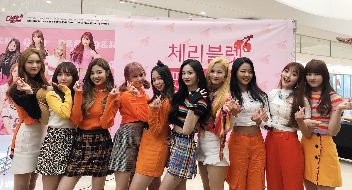 cherrybullet's tweet photo. [📸] 190209 @ 코엑스 팬사인회❣️

많은 분들과 함께해서
행복하고 감사한 오늘❗️

앞으로도 우리 함께
체리블렛 해요🍒

#CherryBullet #체리블렛 #QnA https://t.co/tteWYr6hKw