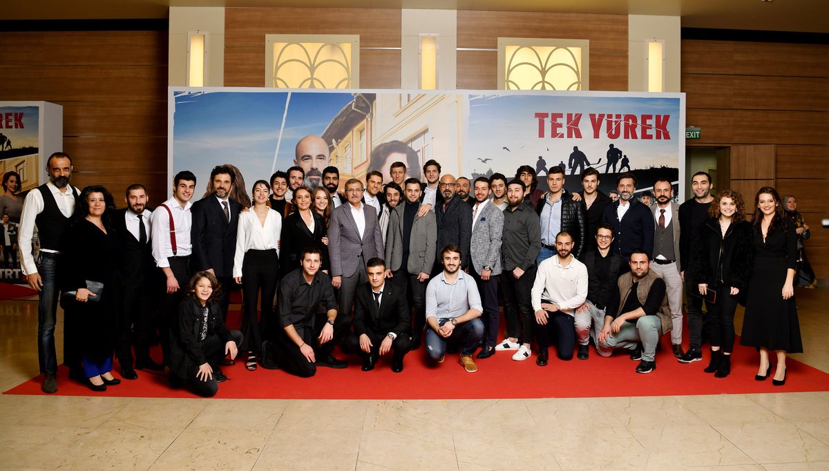 vayeiletisim's tweet photo. TRT1’in ekranlarında yayınlanmaya başlayan Tek Yürek dizisinin lansmanını başarıyla gerçekleştirdik. Bol seyirli bol reytingli olsun… 😊 #trt1 #tekyurek #tekyurekdizi #lansman #vaye #event https://t.co/dB4mt9oSh5