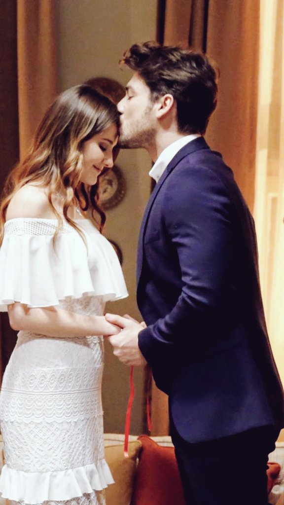 lyd_dyl's tweet photo. Çok güzelsiniz çok 💕💕

#AzCen #ElimiBırakma https://t.co/fbAB6exV9r