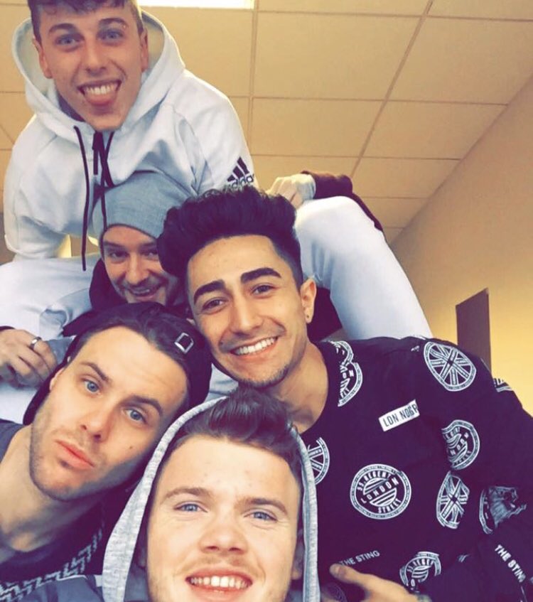 josh_baileyyyy's tweet photo. 2 years ago today this photo made a cheeky little appearance on social media💙 miss you boys #neonpanda https://t.co/HWuLYWOkzK
