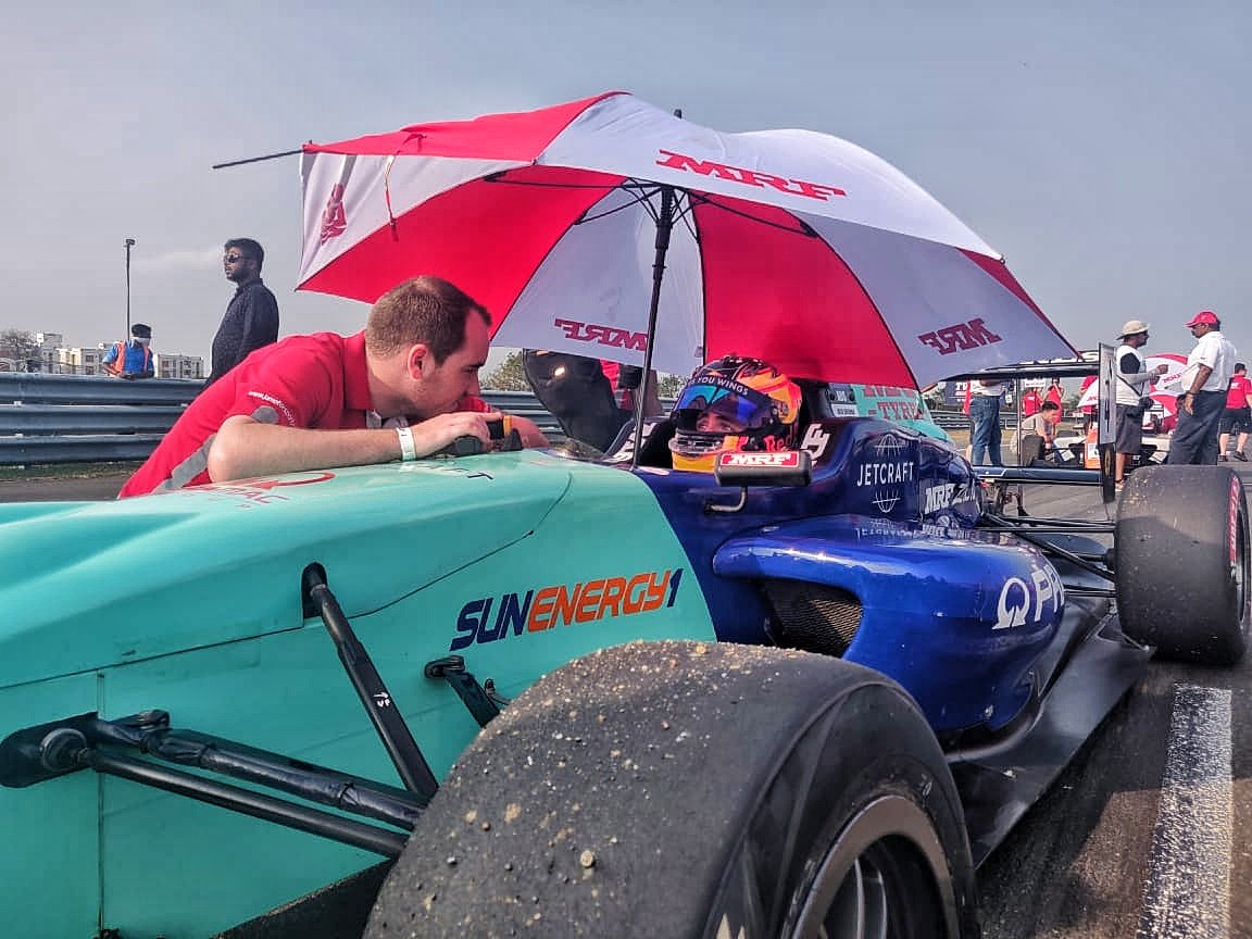 The last race of the day. The #F2000 racecars ready to hit the #MMRT track. Dylan Young starts on pole, Jamie Chadwick in P2.
.
#MRF #F2000 - Race 2
.
<a href="/MRF_Racing/">MRF Racing</a> <a href="/MRFWorldwide/">MRF Tyres</a> <a href="/fmsci/">FMSCI</a> <a href="/MMSCChennai/">Madras Motor Sports</a>