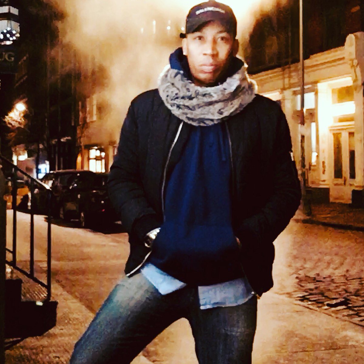 SEOMalkamDior's tweet photo. Outside Freezing in #Soho, late night New York Fashion Week shows!!! 🎉😍 #ALDUBHanashProof #streetstyleblogger.
.
.
#MaineMACNewYork🗽 #NYFW #NYCFW2019 #nycfw #nyfw19 #SS2019 #mensfashion #nycdenim #slackful #furcollar #MACMakerMaineAtNYFW #styler #foxfurcollar https://t.co/gwmy4Ba7q9