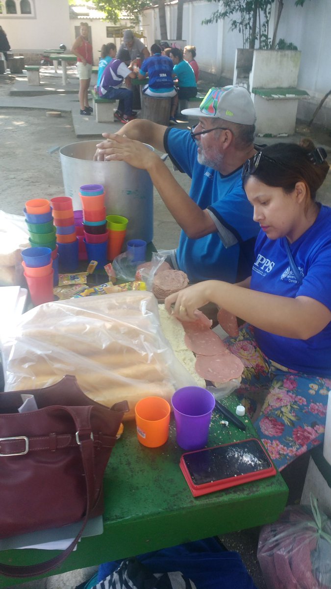 #AHORA Escuelas Abiertas de Zona Oeste en el Natatorio Eva Perón  <a href="/UrtubeyJM/">Juan Manuel Urtubey</a> <a href="/larubita70/">Rubita Bijou</a> <a href="/fguillesaavedra/">GUILLERMO SAAVEDRA</a> <a href="/patriciapinasco/">Patricia Pinasco</a> <a href="/JuaresCarla/">Carla Juarez</a> <a href="/FanjulGabriel/">Gabriel Fanjul A.</a> <a href="/EqInterdiscEA/">EquipoInterdiscip</a>