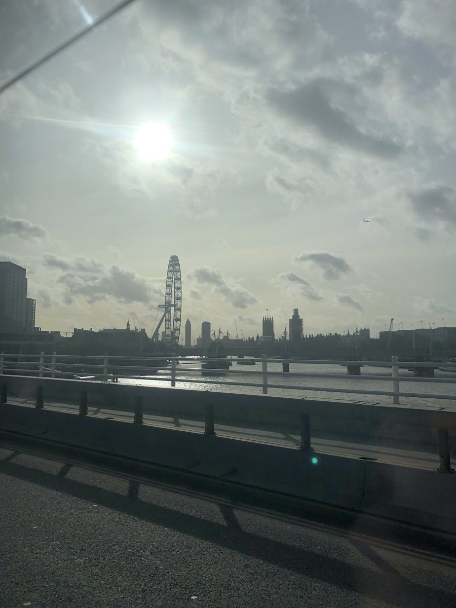deb_blacky's tweet photo. #londonbytaxi #london #milleniumwheel #bridge #housesofparliament #bigben #riverthames https://t.co/aBdcbNtyup