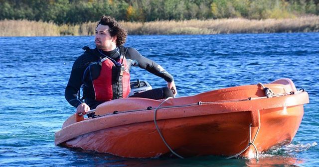 StudentWindsurf's tweet image. SAFETY!
.
Safety First is what we say, and so at EVERY event you can be sure to see a team of drivers out to lend you a hand if you get in trouble, or to offer you tips on how to improve your windsurfing!
.
This here is our ex-president @adamshorland in … bit.ly/2THkBtM
