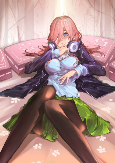 仁慈滋拉_RenzeさんがTwitterに投稿した中野三玖(五等分の花嫁)のイラスト。