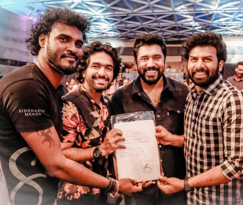Ravikumartcr's tweet photo. Thanks For The Support #Nivin Chetan & #Sunny Chayan For The #SM #live #show. #Sm #Tshrit #Siddharthmenon #Band #Music. Presented them #Smtee and they so graciously accepted it. ❤ https://t.co/74BSkWfhq1