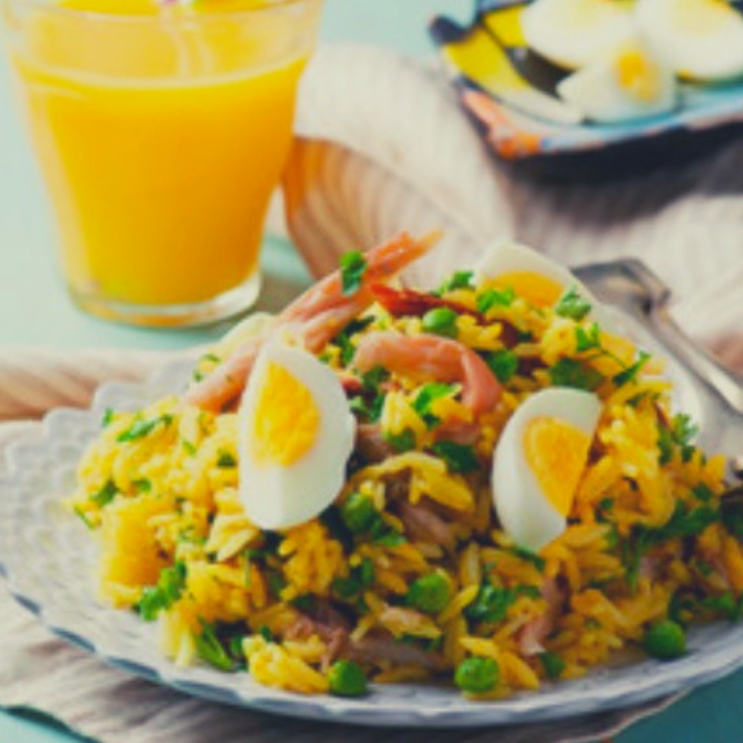 SeafoodSchool's tweet photo. We started off the weekend right.. A hearty bowl of Kedgeree!! 

#startingthedayright #weekendeating #eatmorefish #kedgeree #bowlofgoodness #wakeuphealthy #foodforthought #beginyourday #headstart #seafood #shellfish #fishisthedish https://t.co/Mk2Zod29Gj