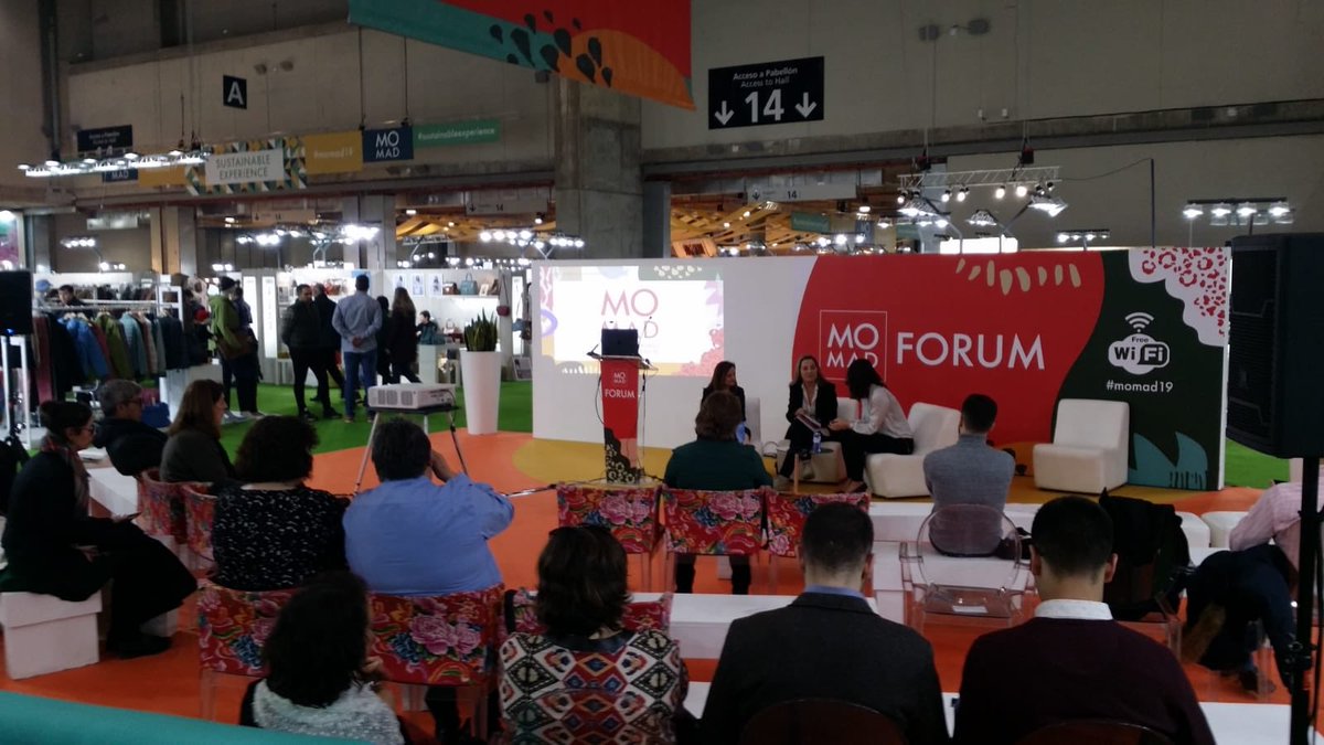 InescopTech's tweet photo. En #ForoMOMAD de @MOMADMadrid hablando de las diferencias entre piel, cuero, materiales veganos y materiales sintéticos #moda #cuero #piel #calzado #footwear #Madrid https://t.co/s8VZ90d00G