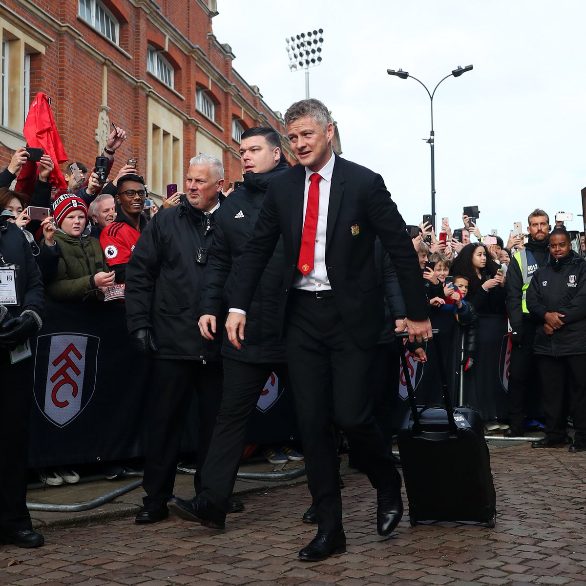 goal's tweet photo. Manchester United have arrived 👀

#FULMUN https://t.co/HIP6mISzzK