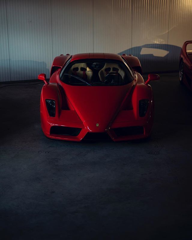 The Enzo.
Check @day1lifestyle 🎥
_
#ferrari #ferrarienzo #enzoferrari #big5 #ferraribig5 bit.ly/2GyPL2C