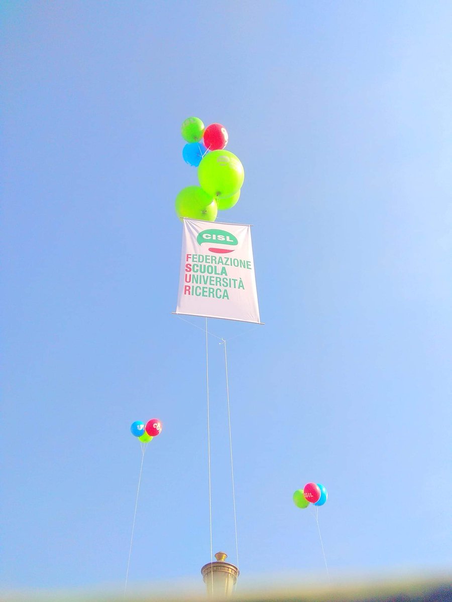 Castellana_Alex's tweet photo. La @fircisl a piazza #sangiovanni alla #manifestazione #CgilCislUil #9febbraio x dare #FuturoalLavoro @CislNazionale https://t.co/TeUsSfZAAW