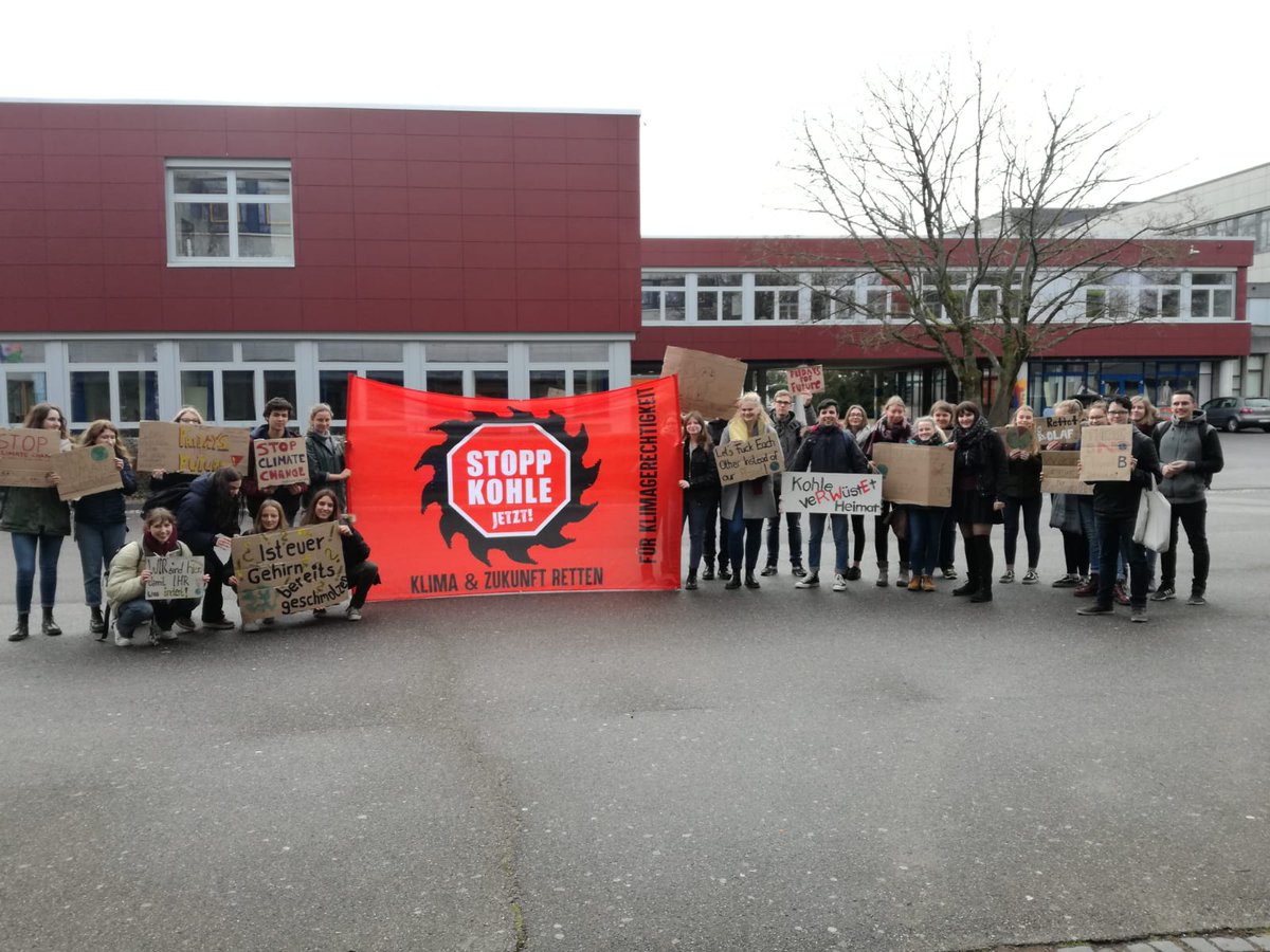 Ein erster Widerstand der Schüler*innen der Stadt Erkelenz : Wir von hier sind dagegen ! Stopp Kohle jetzt ! 
#fridaysforfuture #alledörferbleiben #hambibleibt