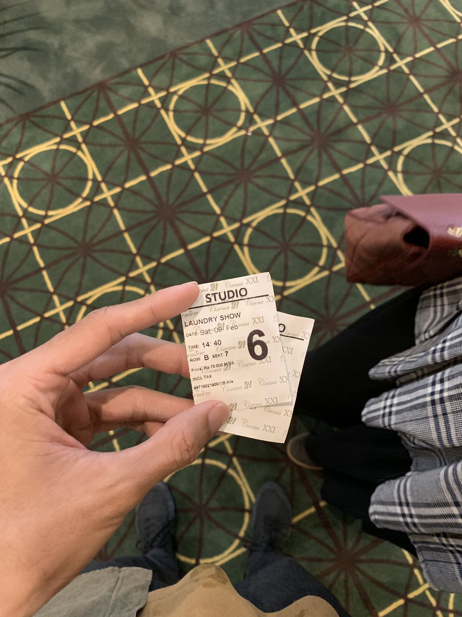 Film bioskop pertama yg mengecewakan di 2019 💆🏻‍♂️
Kemakan trailer yg look fresh, sbg komedi byk garing, mau sok-sokan menyentuh malah ga ada hangat2nya, dialog chessy.
Part monolognya berasa iklan sabun cuci.

Yg disuka cuma 1, aksen neon pada gambar2nya. #LaundryShow