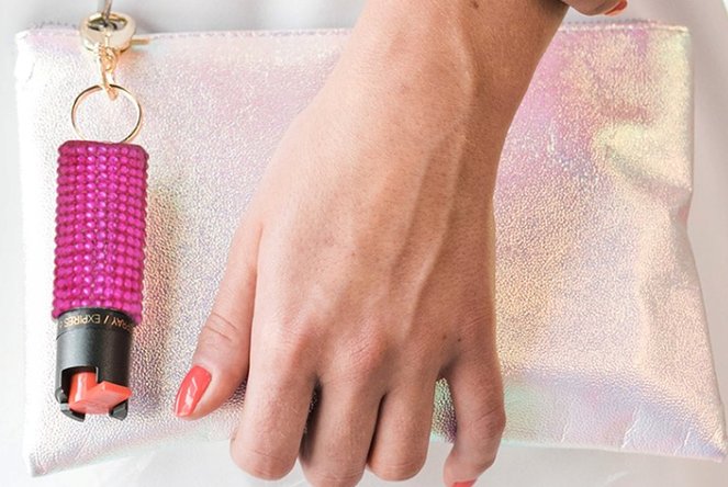 DefenseSurvival's tweet photo. Powerful Fashionable Women Pepper Gel Spray - https://t.co/nKNqE5Ym3r

#womenselfdefense #selfdefensefemmes #selfdefensetactical #selfdefensetools #selfdefenseforwomenbywomen #selfdefensegirls #pepperspray #PepperSprays #peppersprayforsale https://t.co/ShvdAG5pyl