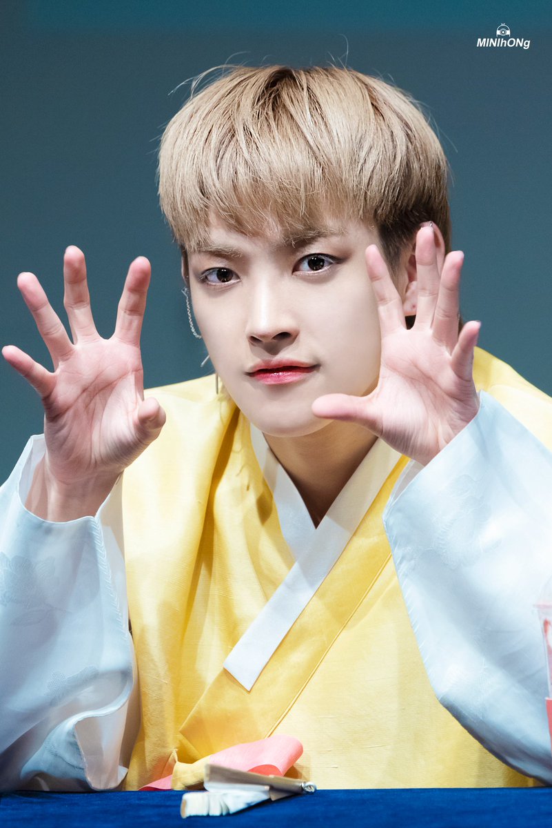 Hongjoong Pics On Twitter Omg Look At His Tiny Fingers Ajsxj ˏˋ Kimhongjoong 김홍중 Hongjoong 홍중 Ateez 에이티즈 Say My Name Zero To One ˎˊ Https T Co Vbayanequp