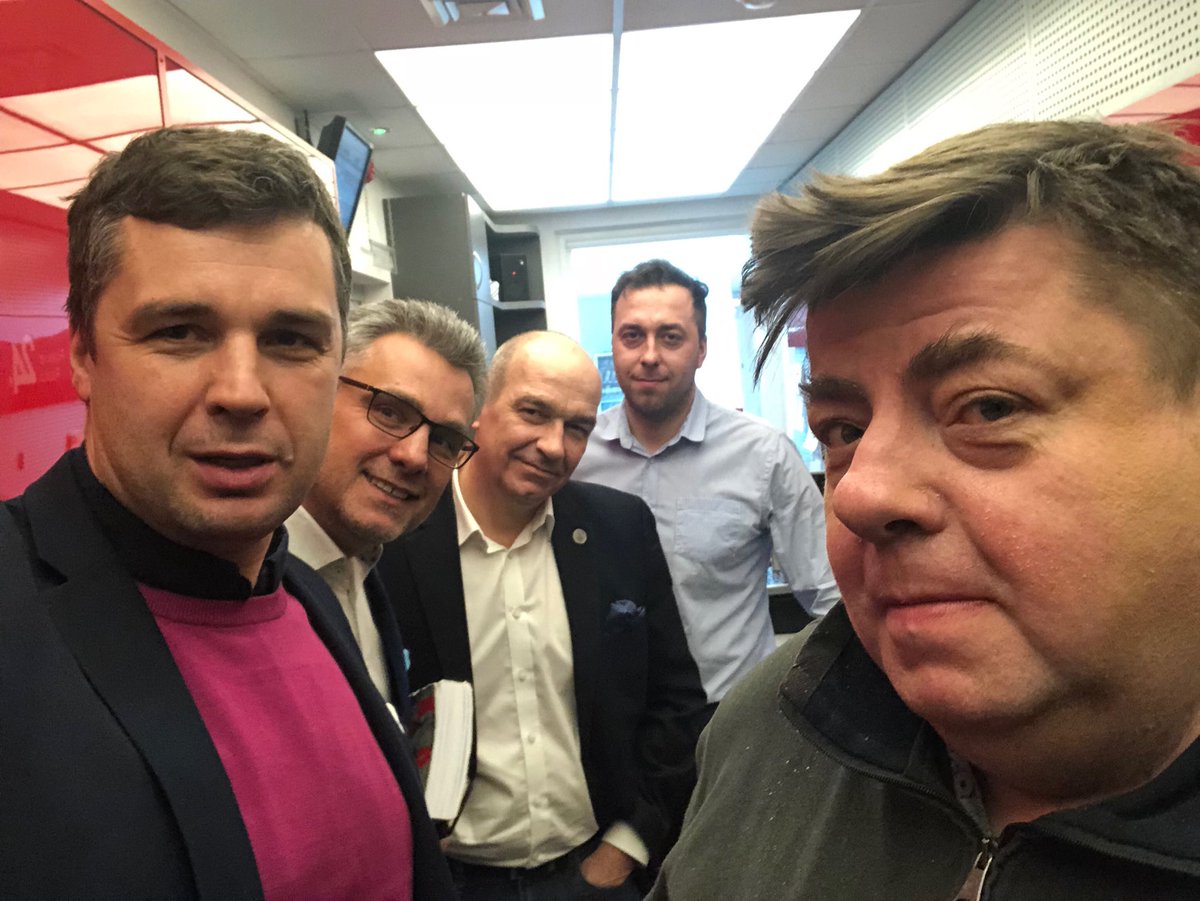 Michal Rachon Auf Twitter A Na Drzewach Zamiast Lisci Z Piotrsemka Piotrw1966 A Hrechorowicz Krystiankrawiel W Polskieradio24 O Janolszewski Za Chwile Znowu Na Antenie Https T Co Troiyojrll