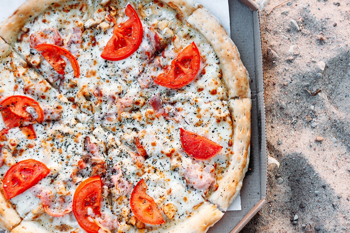 southwesthols's tweet image. It’s National Pizza Day! Tripadvisor’s top pizza restaurant in Devon is @flame_factory, Appledore. What’s your favourite pizza place in the South West? 

#nationalpizzaday #pizzaday #lovedevon #lovecornwall #swisbest