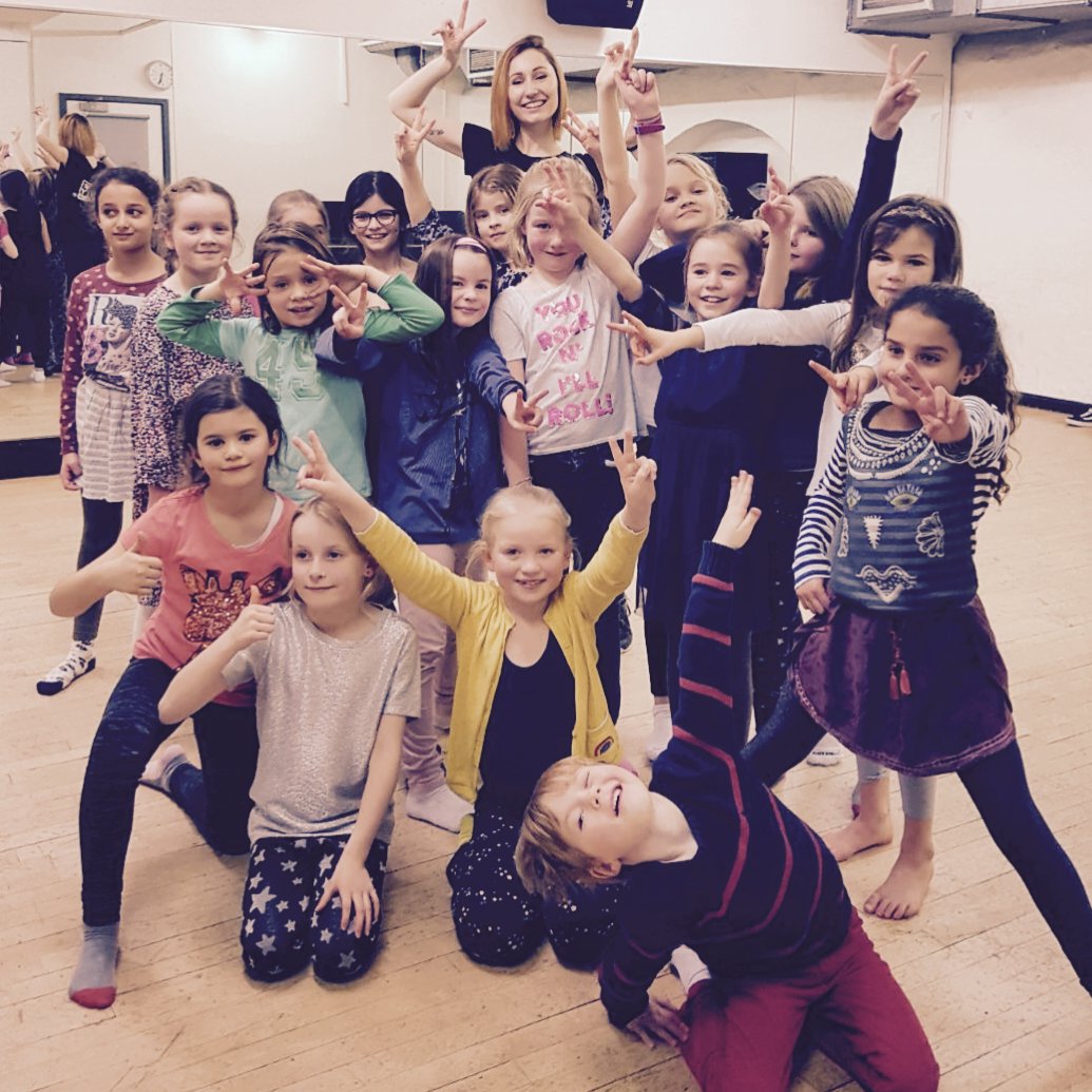 #DancePartyExperience is suitable for all ages and abilities, everyone loves to dance! And you can perform it later on any dance floor 🎈🕺🎉💃
dancepartyexperience.com/dance-experien…
#kidsdance #kidsparties #kids #kidsparty #partyideasforkids #danceclass #party #danceparty #dance #London