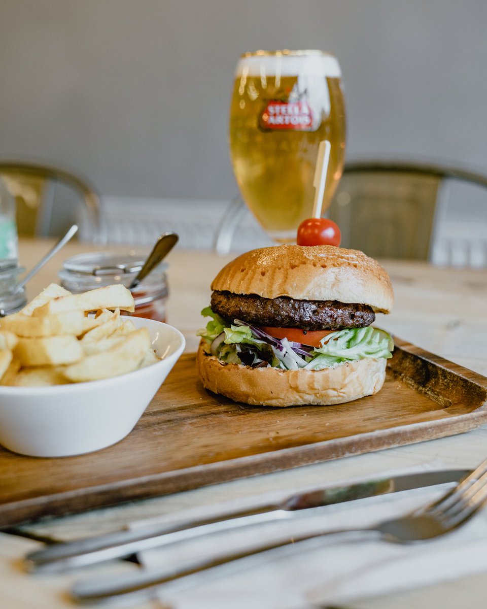 wtf_chippy's tweet image. We also make beef burgers..and they&apos;re amazing!

#fishandchips #chippy #fish #chips #fishandchipshop #londonfoodies #delicious #hammersmith #chiswick #finedining #grilledfish #beefburger #burgerlover  #foodbloggers #londonfoodbloggers #wheretoeat