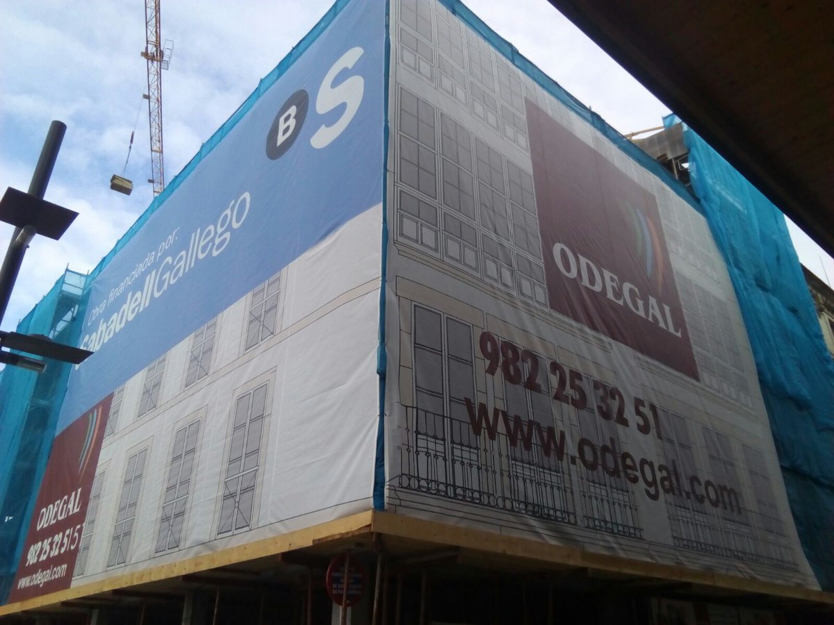 🔊🔊 Una lona microperforada como esta que instalamos en #Lugo no solo mantiene tu proyecto a salvo de miradas indiscretas sino que también te sirve como soporte publicitario de dimensiones únicas 👇👇