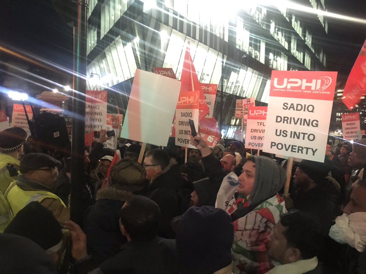 se1's tweet photo. Now chants of “Met Police shame on you” - man with microphone accuses Met of racism. https://t.co/oNQZ6HwShr